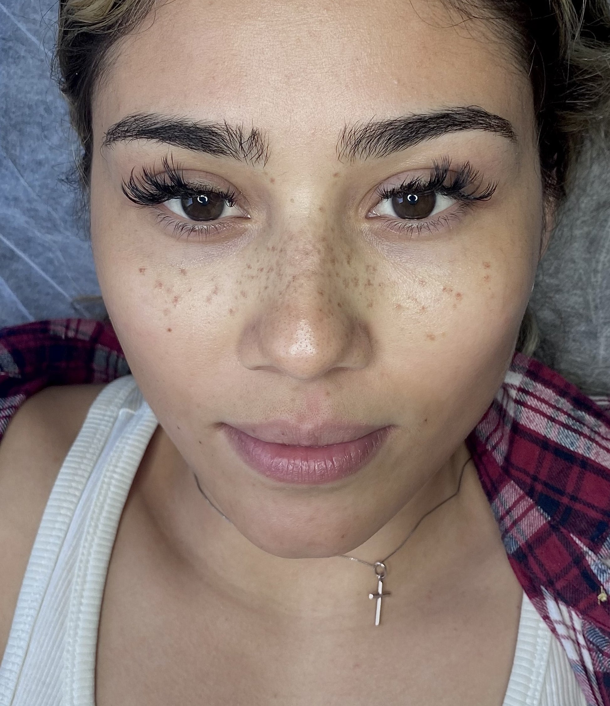 tatuaje pecas piel latina